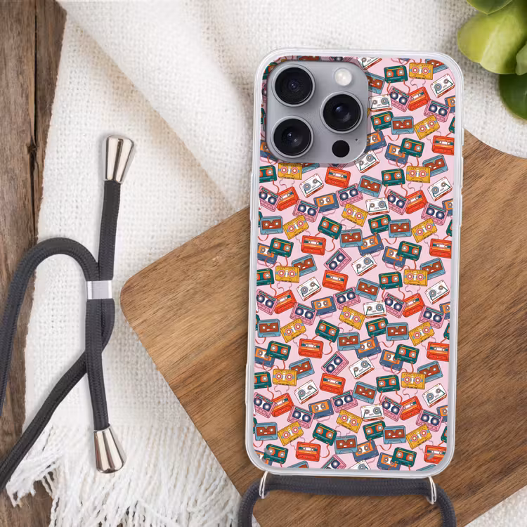 Cassette - Patroon - Roze Hoesje iPhone 16 Pro Max met koord klein 804 -sfeer4