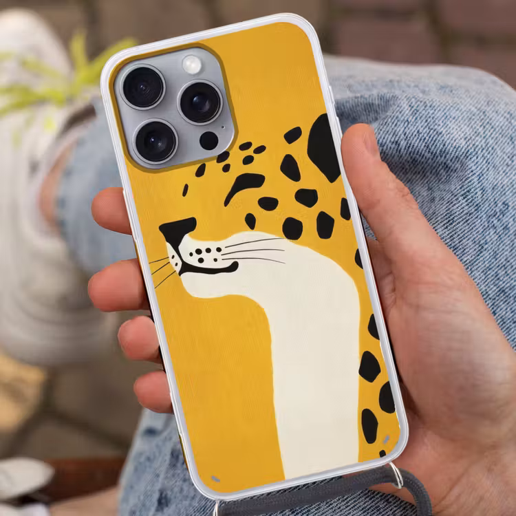 Cheetah - Illustratie - Geel Hoesje iPhone 16 Pro Max met koord klein -sfeer3