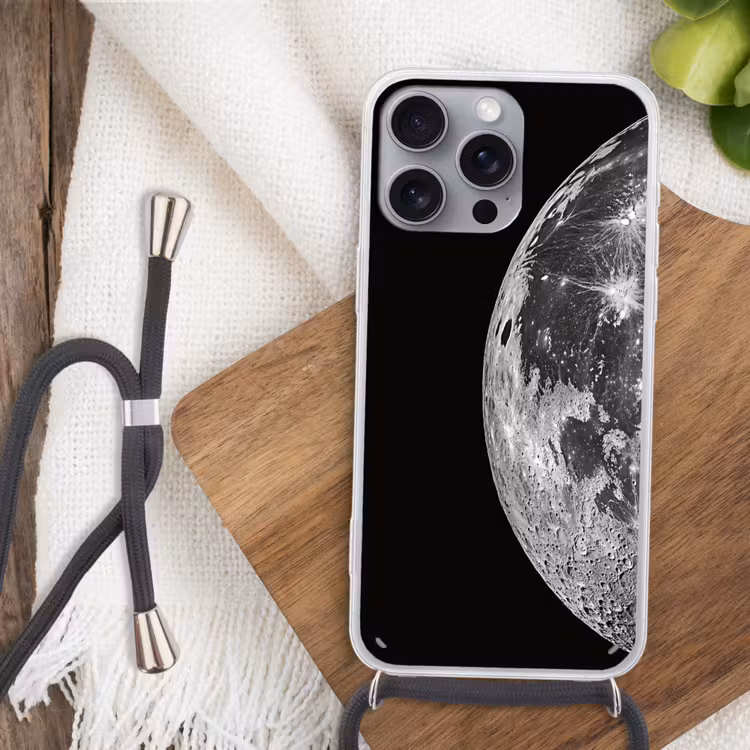 Close-up - Maan - Wit - Textuur Hoesje iPhone 16 Pro Max met koord klein -sfeer4