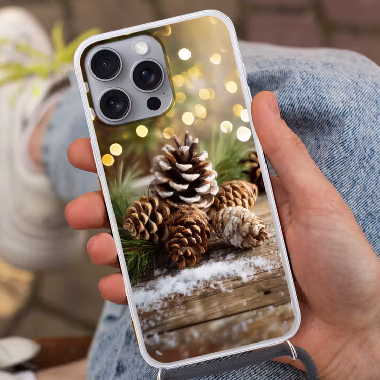 Dennenappels - Kerstsfeer - Bruin - Groen Hoesje iPhone 16 Pro Max met koord klein -sfeer3