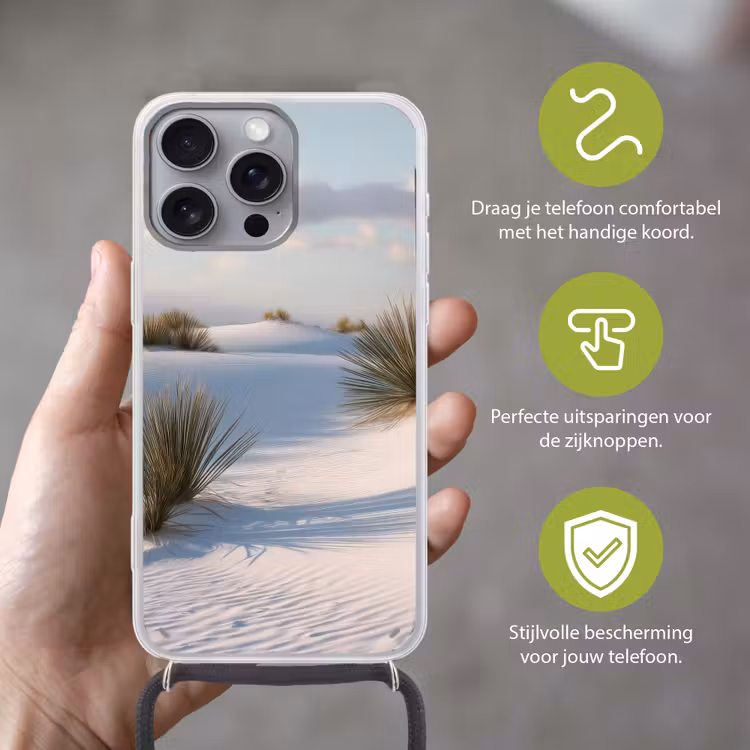 Duinen - Gras - Wolken - Beige Hoesje iPhone 16 Pro Max met koord klein -sfeer2_NL