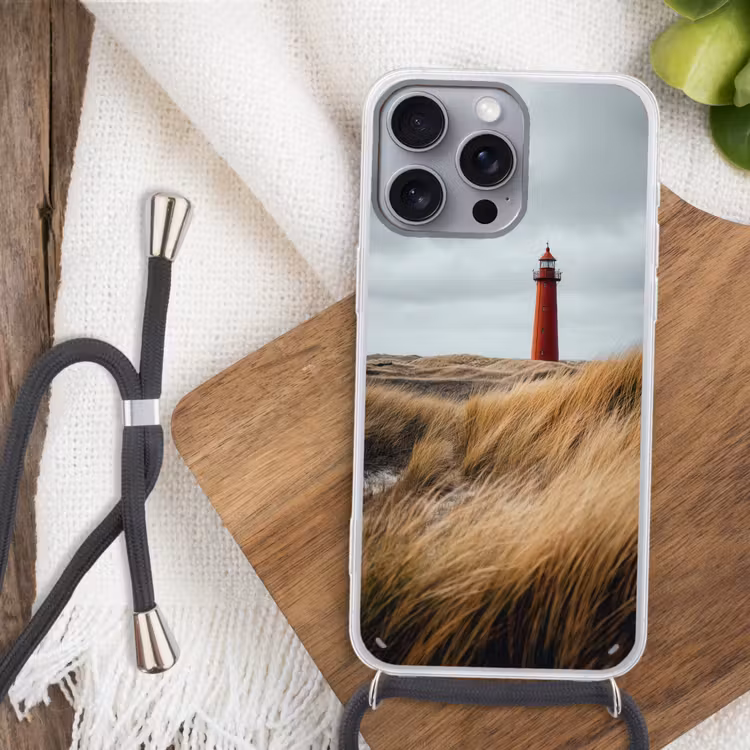 Duinen - Vuurtoren - Rood - Lucht Hoesje iPhone 16 Pro Max met koord klein -sfeer4
