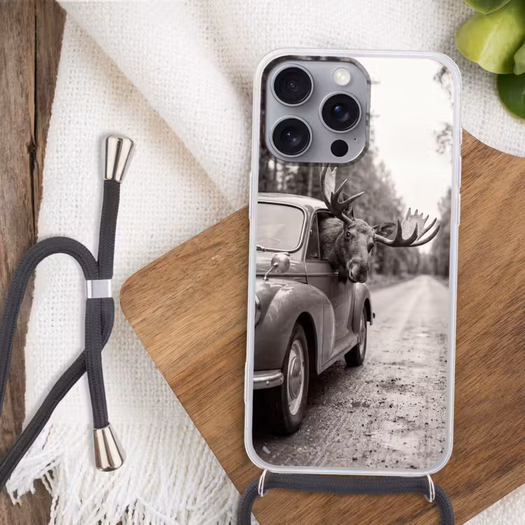 Eland - Auto - Gewei - Zwart - Wit Hoesje iPhone 16 Pro Max met koord klein -sfeer4
