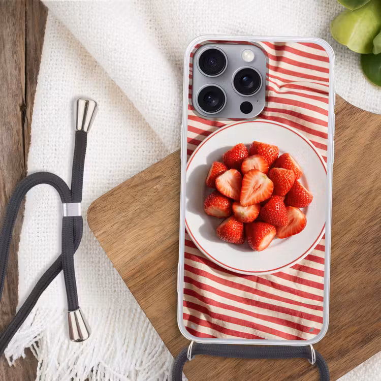 Eten - Aardbeien - Fruit - Zomer - Rood Hoesje iPhone 16 Pro Max met koord klein -sfeer4