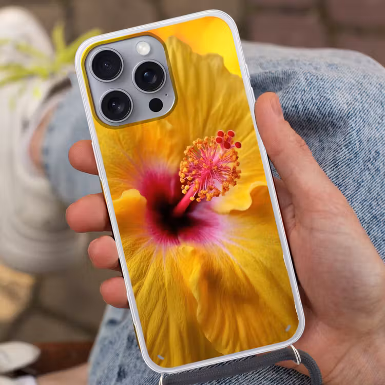 Geel - Hibiscus - Tropisch Hoesje iPhone 16 Pro Max met koord klein -sfeer3