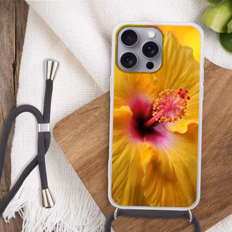 Geel - Hibiscus - Tropisch Hoesje iPhone 16 Pro Max met koord klein -sfeer4