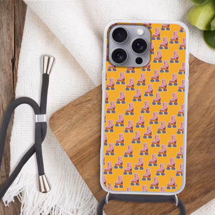 Geel - Rolschaatsen - Patroon Hoesje iPhone 16 Pro Max met koord klein 804 -sfeer4