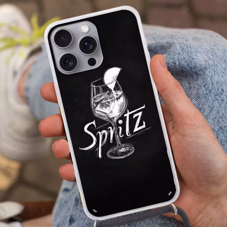 Glas spritz - Krijtletters - Ijsblokjes - Citroen Hoesje iPhone 16 Pro Max met koord klein -sfeer3