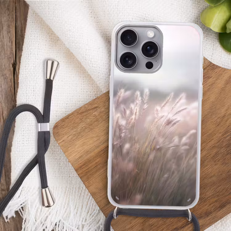 Graspluimen - Wind - Beige - Mistig Hoesje iPhone 16 Pro Max met koord klein -sfeer4