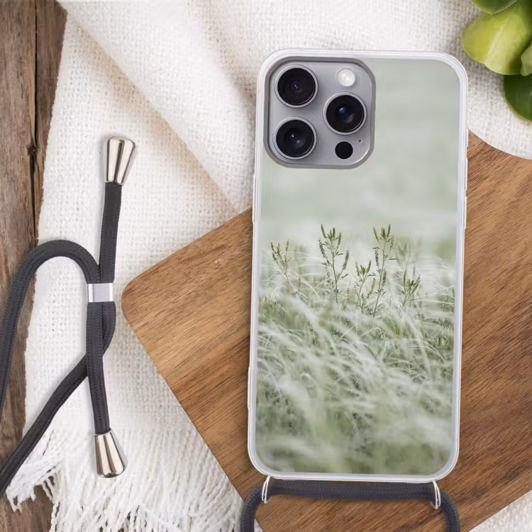 Grassen - Minimalistisch - Groen Hoesje iPhone 16 Pro Max met koord klein -sfeer4