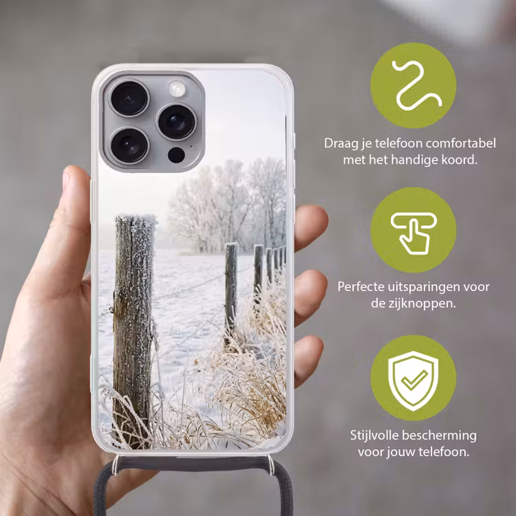 Hek - Sneeuw - Mist - Platteland - Nostalgisch Hoesje iPhone 16 Pro Max met koord klein -sfeer2_NL