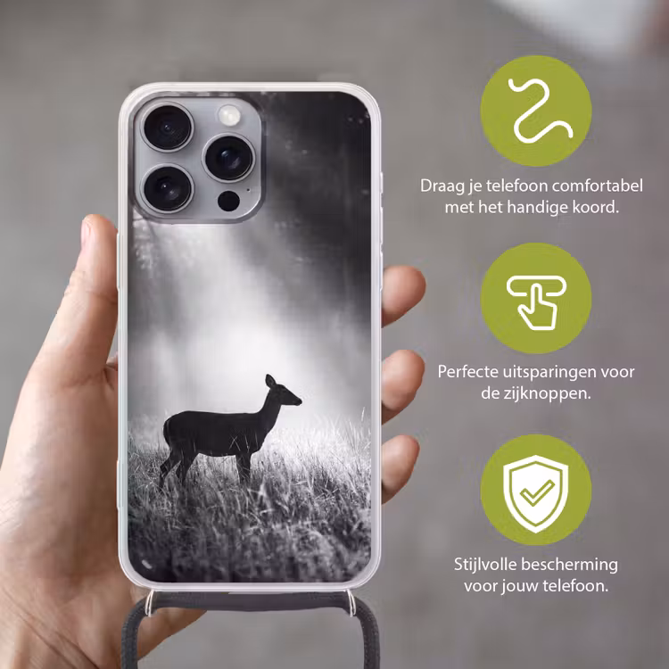 Hert - Bos - Zonnestralen - Zwart-wit - Natuur Hoesje iPhone 16 Pro Max met koord klein -sfeer2_NL