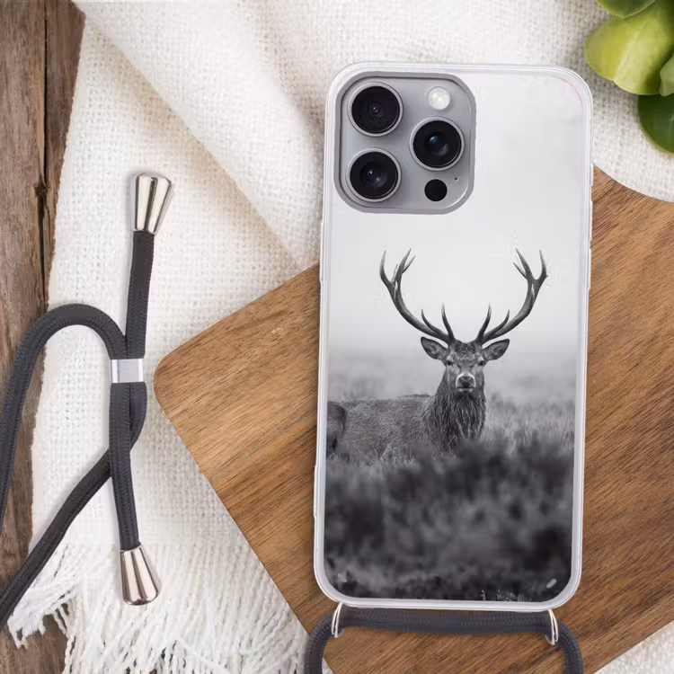Hert - Mistig - Zwart - Wit Hoesje iPhone 16 Pro Max met koord klein -sfeer4
