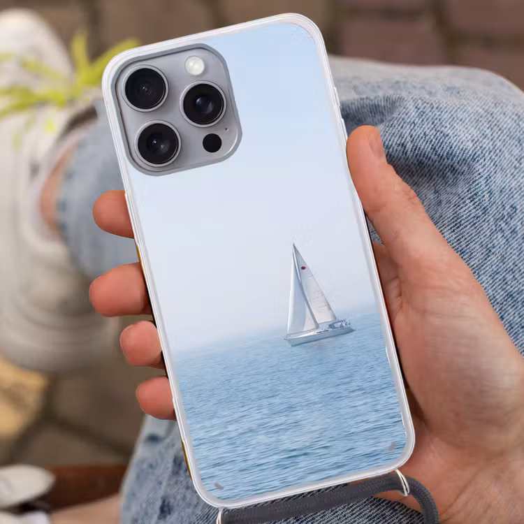 Horizon - Zeilboot - Zee Hoesje iPhone 16 Pro Max met koord klein -sfeer3