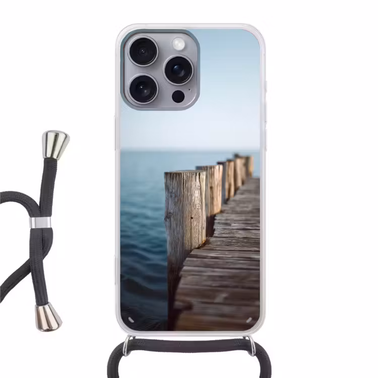 Houten steiger - Helderblauwe lucht Hoesje iPhone 16 Pro Max met koord klein -3d