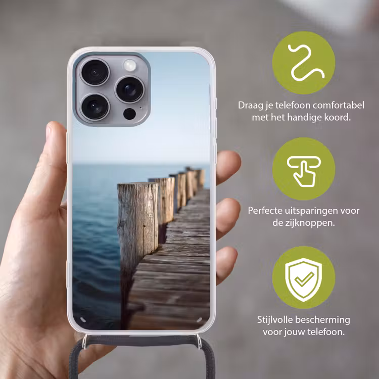 Houten steiger - Helderblauwe lucht Hoesje iPhone 16 Pro Max met koord klein -sfeer2_NL