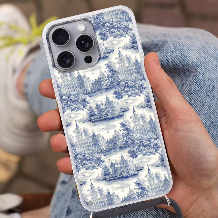 Huizen - Bomen - Water - Vogels - Blauw Hoesje iPhone 16 Pro Max met koord klein 804 -sfeer3