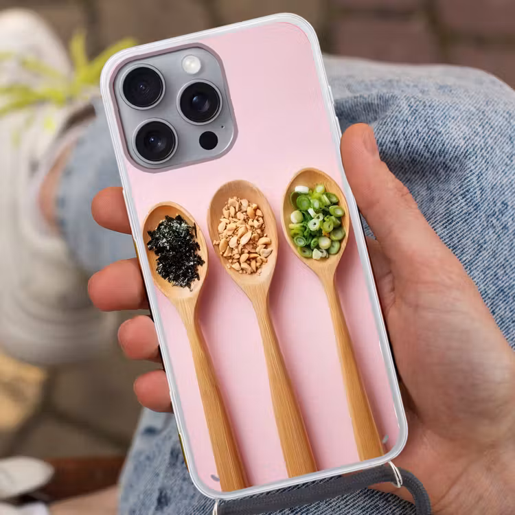 Ingrediënten - Lepels - Hout - Roze Hoesje iPhone 16 Pro Max met koord klein -sfeer3