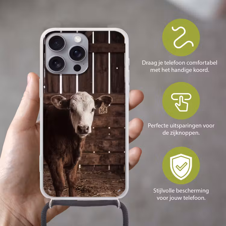 Kalf - Oormerk - Houten stal Hoesje iPhone 16 Pro Max met koord klein -sfeer2_NL