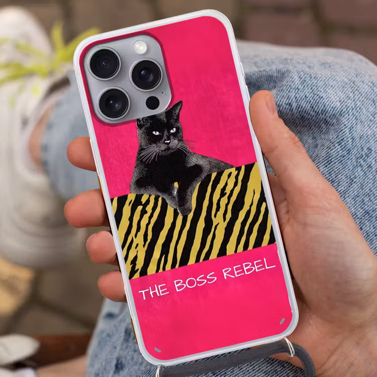 Kat - Baas - Roze - Tijgerprint Hoesje iPhone 16 Pro Max met koord klein -sfeer3