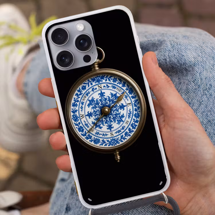 Kompas - Delfts blauw - Zwart Hoesje iPhone 16 Pro Max met koord klein -sfeer3