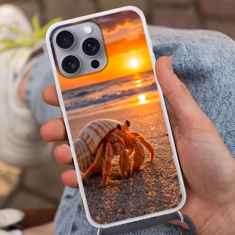 Kreeft - Strand - Natuur - Zonsondergang - Oranje Hoesje iPhone 16 Pro Max met koord klein -sfeer3