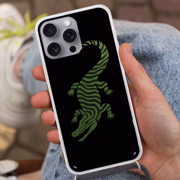 Krokodil - Groen - Tijgerachtig - Strepen Hoesje iPhone 16 Pro Max met koord klein -sfeer3
