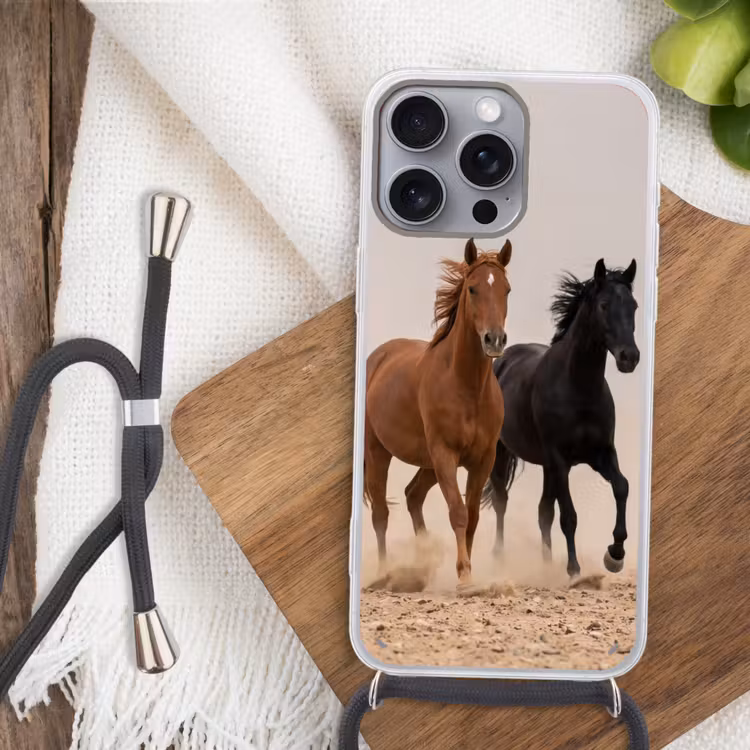 Kudde paarden - Stofwolk - Bruin - Zwart Hoesje iPhone 16 Pro Max met koord klein -sfeer4