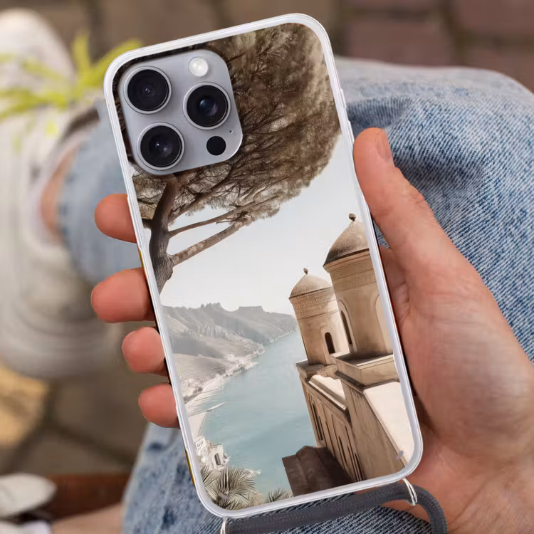 Kust - Klif - Boom - Gebouw Hoesje iPhone 16 Pro Max met koord klein -sfeer3
