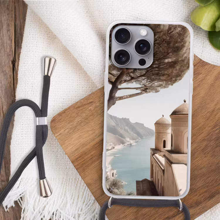 Kust - Klif - Boom - Gebouw Hoesje iPhone 16 Pro Max met koord klein -sfeer4
