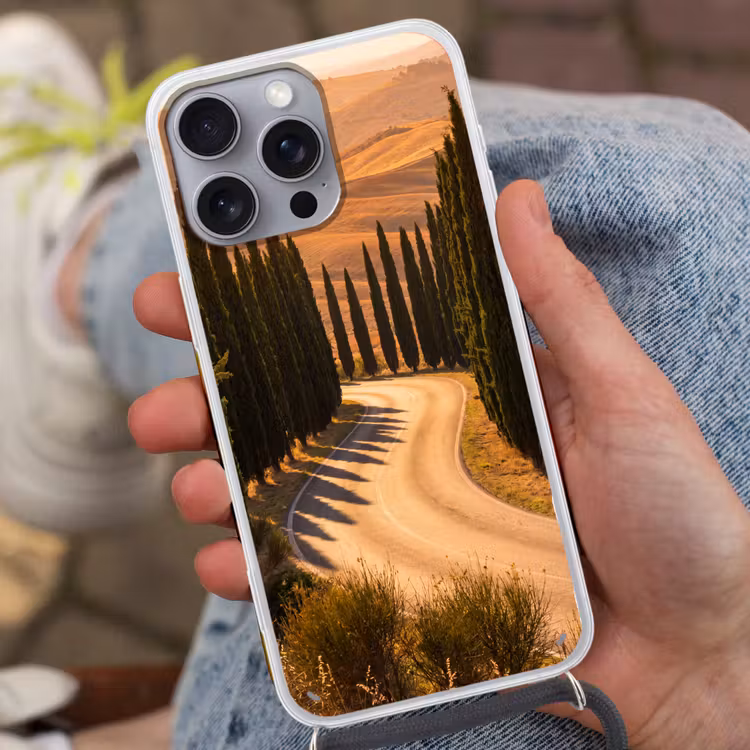 Landschap - Weg - Bomen - Natuur - Goud Hoesje iPhone 16 Pro Max met koord klein -sfeer3