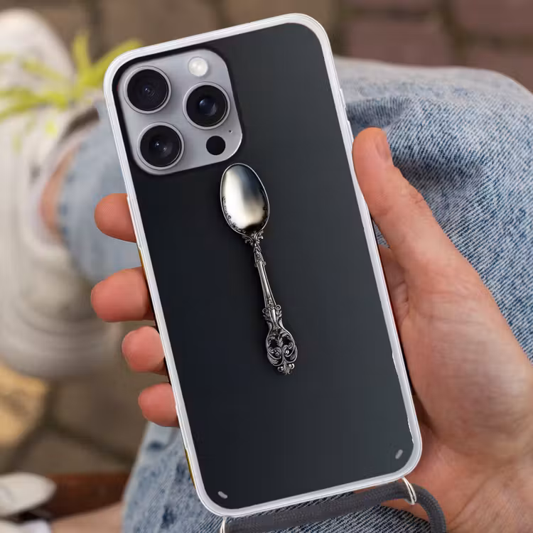 Lepel - Zilver - Metaal Hoesje iPhone 16 Pro Max met koord klein -sfeer3
