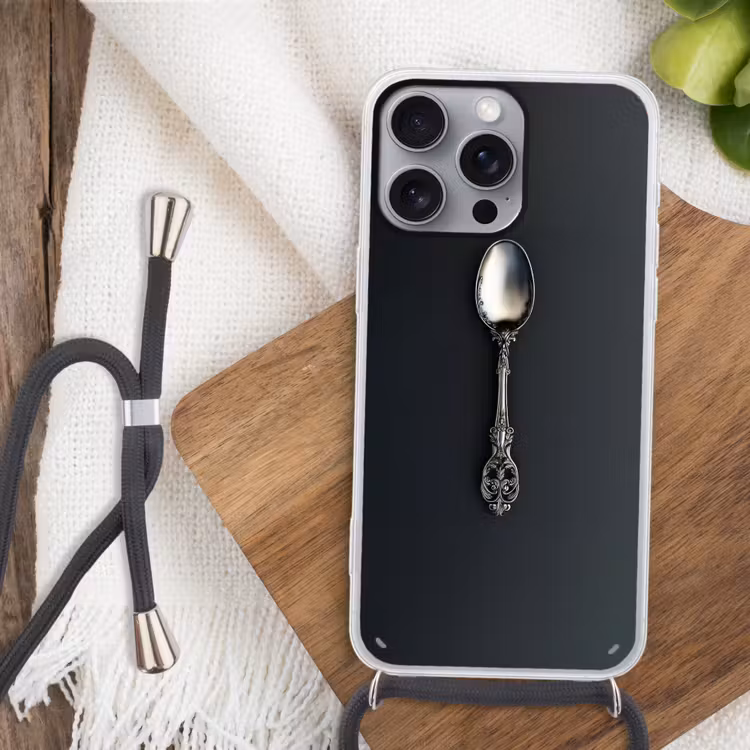 Lepel - Zilver - Metaal Hoesje iPhone 16 Pro Max met koord klein -sfeer4