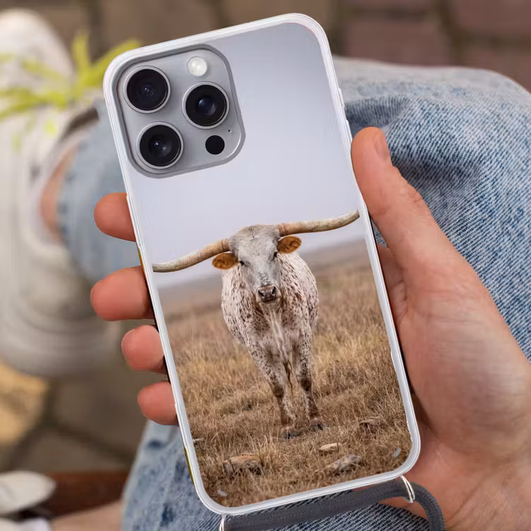 Longhorn - Grasveld - Dier Hoesje iPhone 16 Pro Max met koord klein -sfeer3