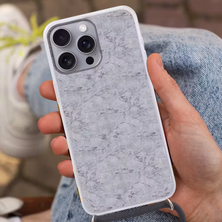 Marmerplaat - Patroon - Grijs Hoesje iPhone 16 Pro Max met koord klein 804 -sfeer3