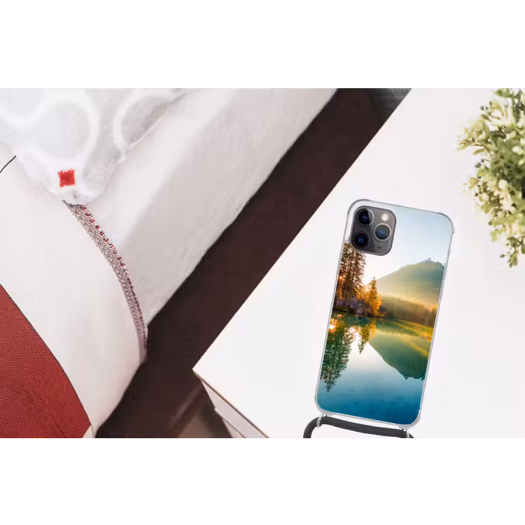 shutterstock-750703924 Hoesje iPhone 12 Pro met koord klein -kamer