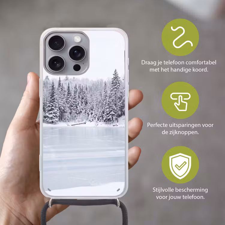 Meer - Dennen - IJs - Winter - Rustgevend Hoesje iPhone 16 Pro Max met koord klein -sfeer2_NL