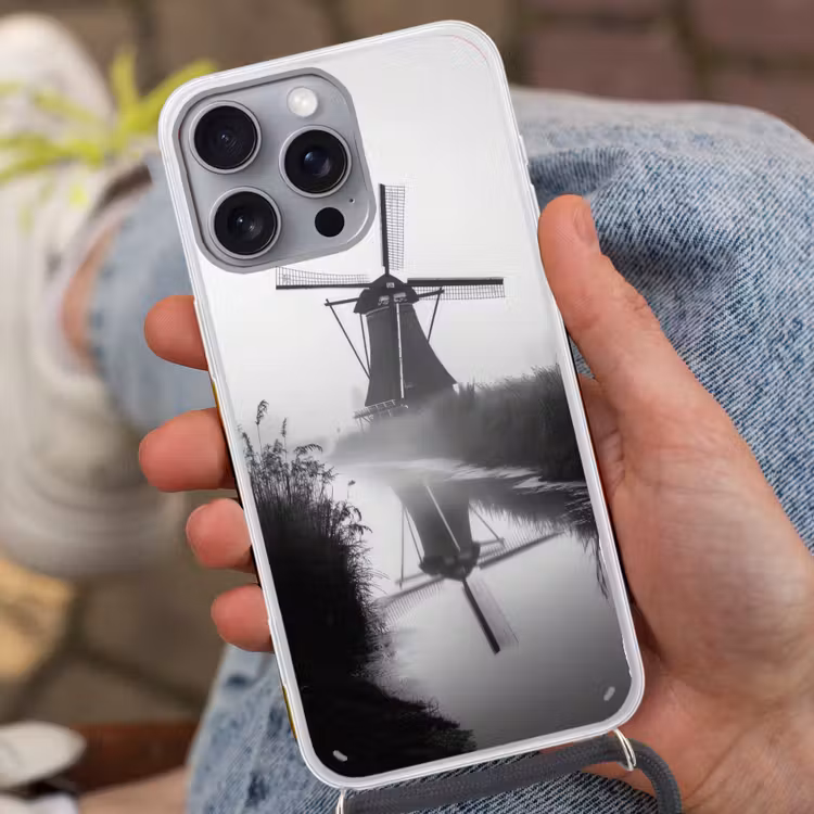 Molen - Weerspiegeling - Landschap - Water Hoesje iPhone 16 Pro Max met koord klein -sfeer3