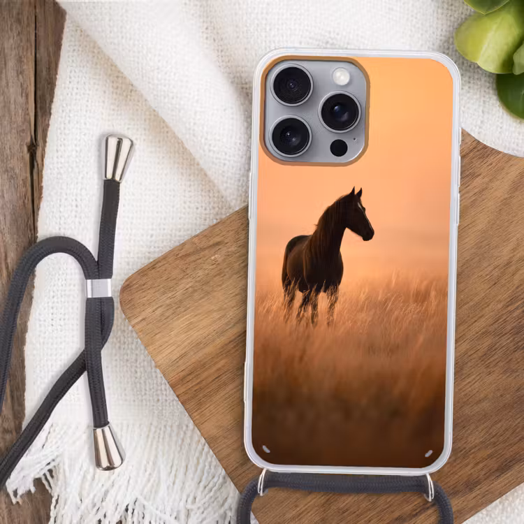 Paard - Grasveld - Zonsondergang Hoesje iPhone 16 Pro Max met koord klein -sfeer4