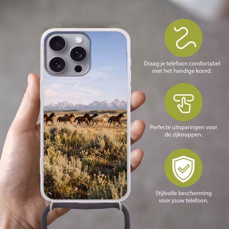Paarden - Kudde - Bergen - Vrijheid - Wild Hoesje iPhone 16 Pro Max met koord klein -sfeer2_NL
