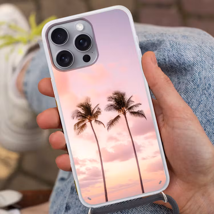 Palmbomen - Paars - Wolken - Lucht Hoesje iPhone 16 Pro Max met koord klein -sfeer3