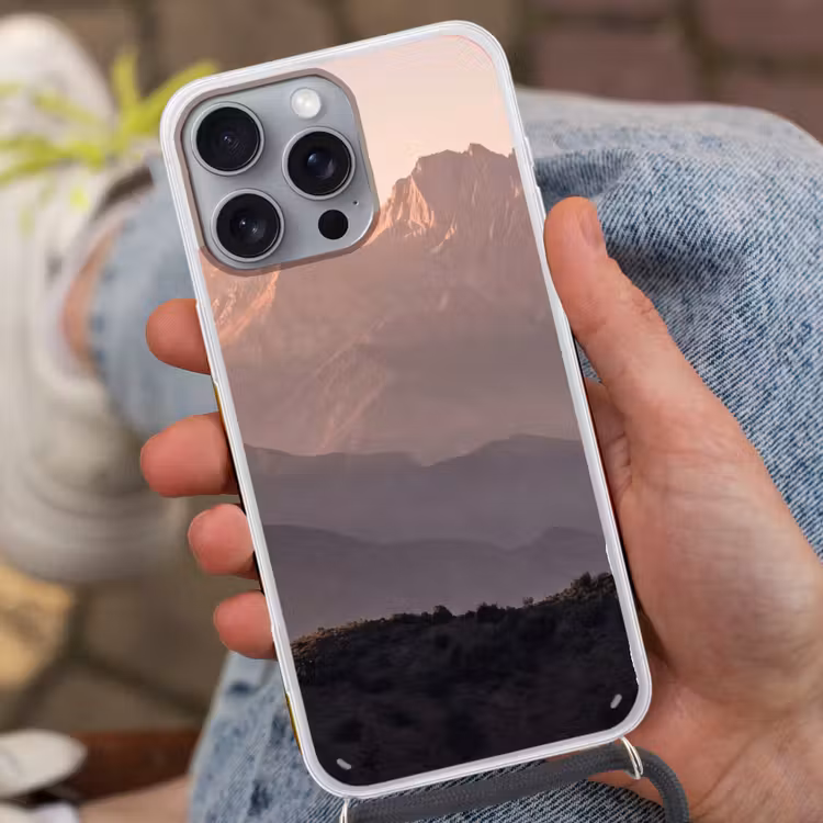 Panorama - Landschap - Bergen Hoesje iPhone 16 Pro Max met koord klein -sfeer3