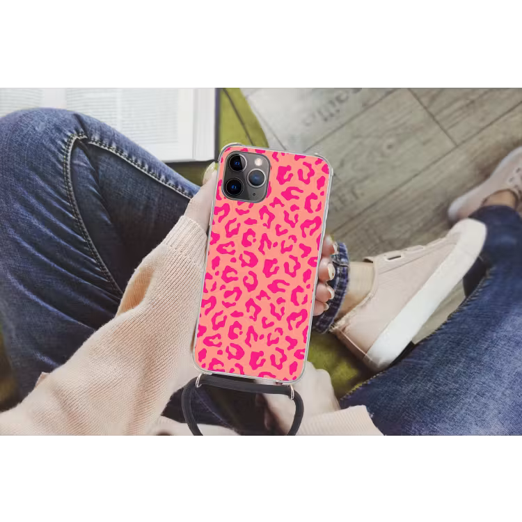 Panterprint - Roze - Dierenprint - Minimalistisch Hoesje iPhone 12 Pro met koord klein -hand