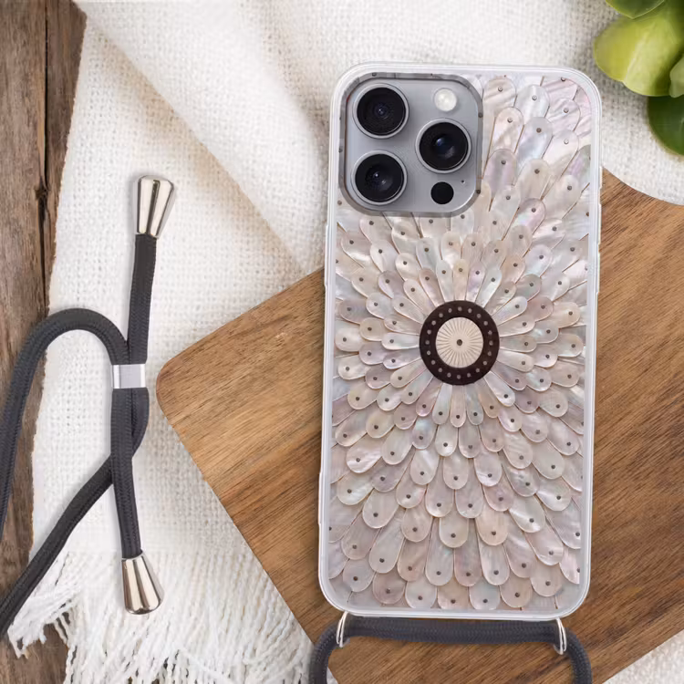 Parelmoer - Patroon - Decoratie - Ambacht - Wit Hoesje iPhone 16 Pro Max met koord klein -sfeer4