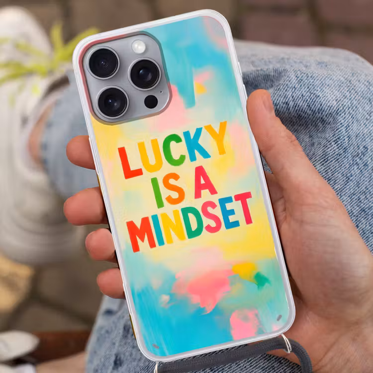 Quote - Lucky - Regenboogkleuren Hoesje iPhone 16 Pro Max met koord klein -sfeer3
