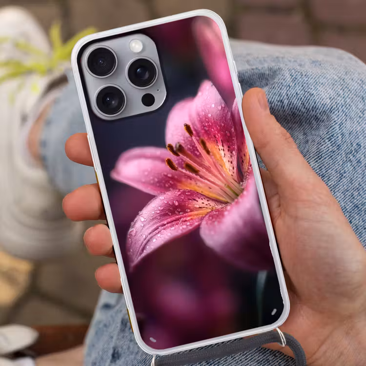 Roze - lelie - Dauwdruppels Hoesje iPhone 16 Pro Max met koord klein -sfeer3
