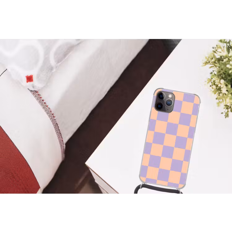 Schaakbord patroon - Paars - Roze - Blokjes Hoesje iPhone 12 Pro met koord klein -kamer