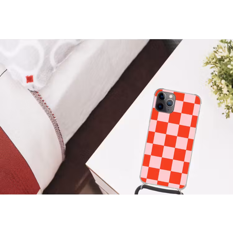 Schaakbord patroon - Rood - Roze - Blokjes Hoesje iPhone 12 Pro met koord klein -kamer
