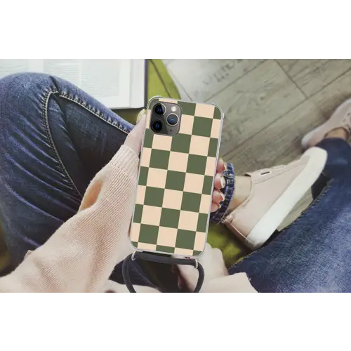 Schaakbord print - Groen - Beige - Blokjes Hoesje iPhone 12 Pro met koord klein -hand