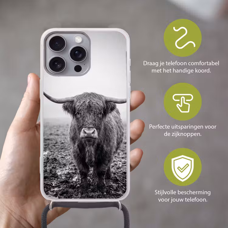 Schotse hooglander - Zwart - Wit - Gras Hoesje iPhone 16 Pro Max met koord klein -sfeer2_NL